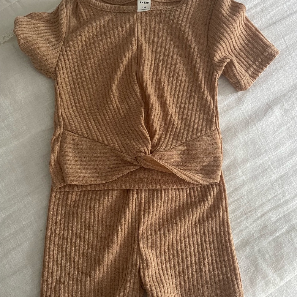 SHEIN Kids Ribbed Tan Shorts Set